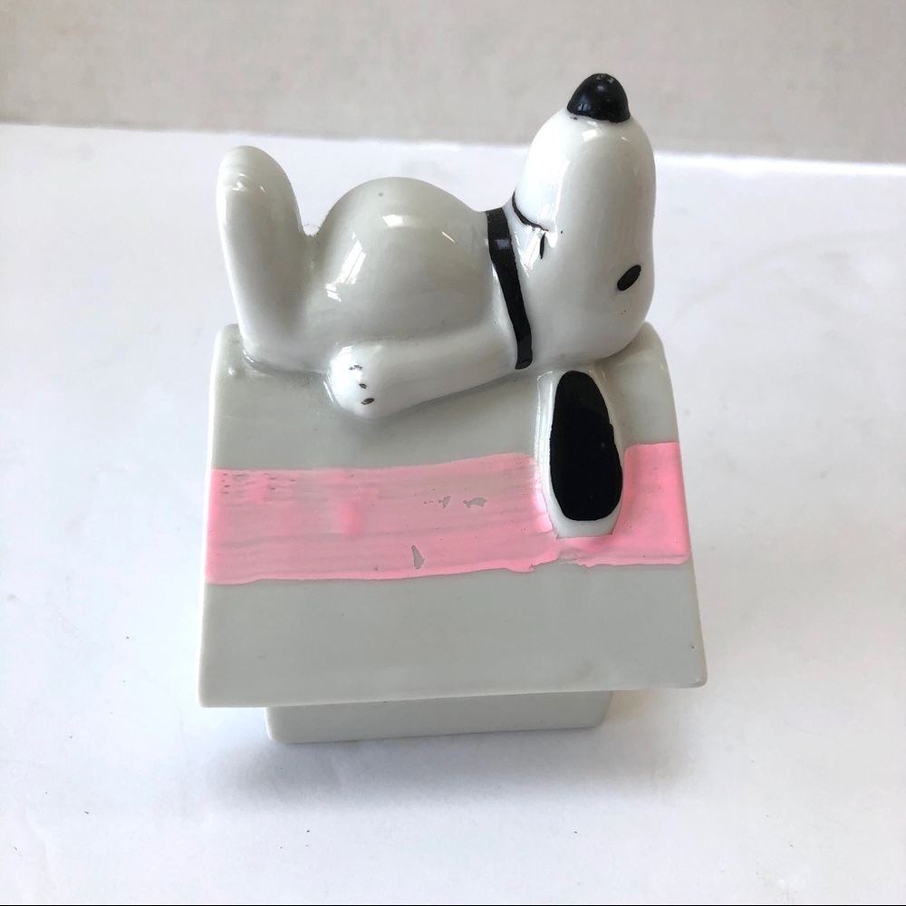 Small ceramic Snoopy box